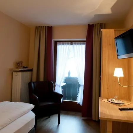 Hotel-gasthof Sperrer 그라사우